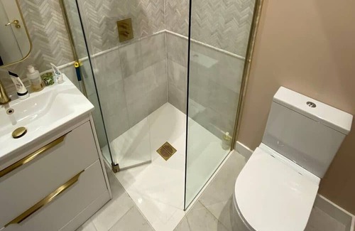 Northcote Apartment | Gorgeous 2BD Flat - 5 mins to Clapham Junction!