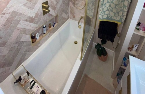 Northcote Apartment | Gorgeous 2BD Flat - 5 mins to Clapham Junction!