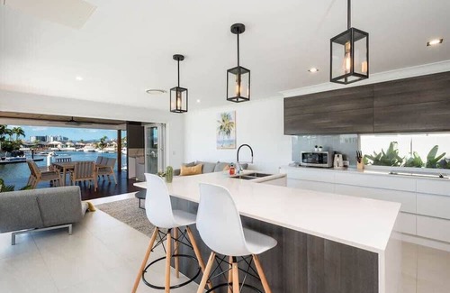 Runaway Bay House | Waterfront Resort-Style Retreat - Runaway Bay