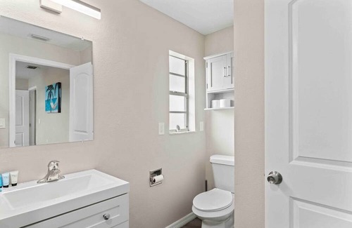 Englewood House | Paradise Retreat for 20!