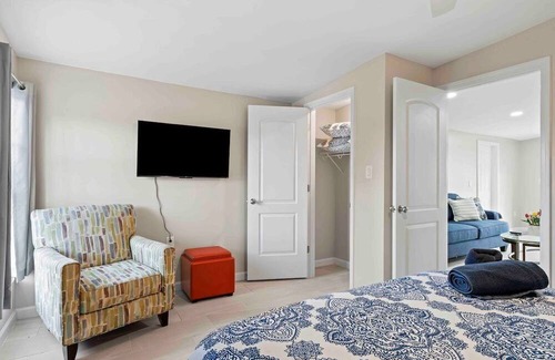 Englewood House | Paradise Retreat for 20!