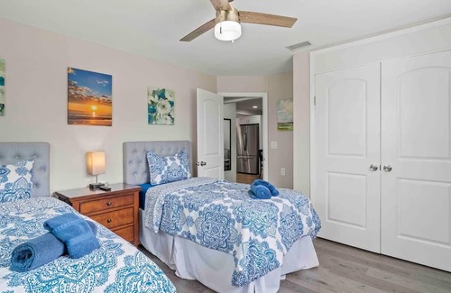 Englewood House | Paradise Retreat for 20!