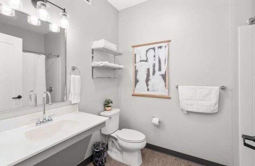 Manchester Apartment | Artist's Retreat in Manchester, NH!