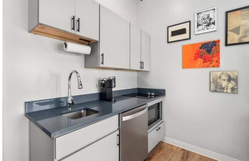 Manchester Apartment | Artist's Retreat in Manchester, NH!