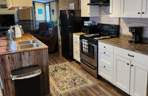 Burkesville House | The Holler Inn at Dale Hollow
