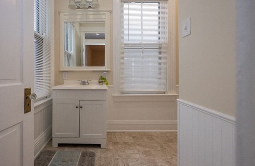 Latonia House | Shining Stars Vacations:Near CVG Airport, Cincinnati, OH. All Travelers, Family