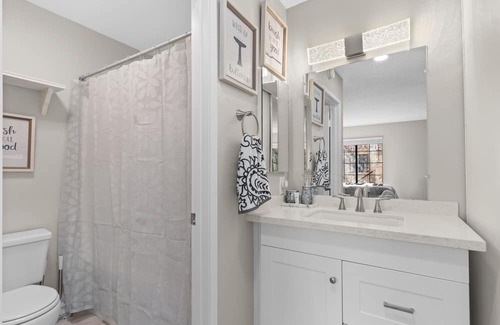 Palmdale Apartment | 1 bedroom upstairs stay!