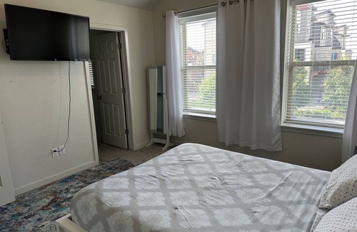 Northfield House | Modern/Cozy 2-bedroom Townhouse in Prime Location North Field Stapleton