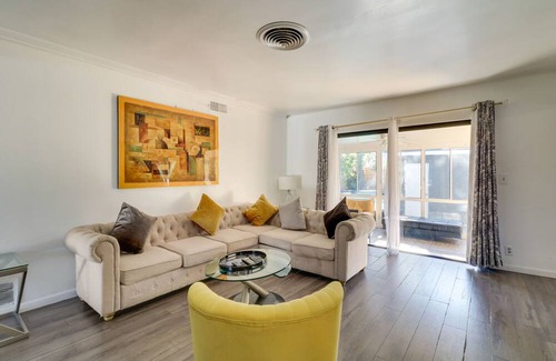Northridge House | Sunny Northridge Getaway w/ Private Outdoor Pool!