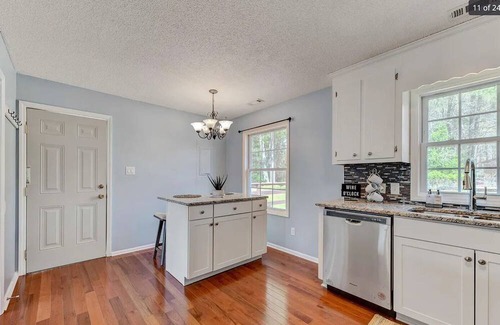 Raleigh House | Charming private 3 bedroom home - fenced in yard