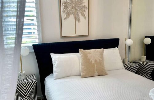 Edge Hill Apartment | Luxe Edge Hill Studio Villa