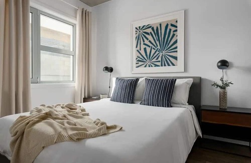 Chinatown Apartment | Place-Des-Arts 1-Bedroom Condo