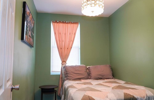 Olney-Oak Lane House | Relaxing retreat that is centrally-located in the Philadelphia area.