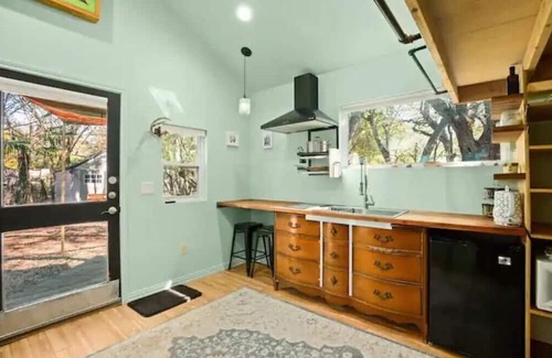 East Congress House | Cute St. Elmo Home-Modern Oasis