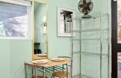 East Congress House | Cute St. Elmo Home-Modern Oasis