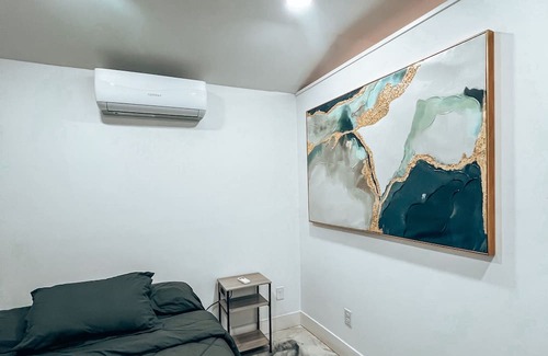 Paw Creek House | Cozy Tiny Home within 5 miles from Uptown, Southend and Airport