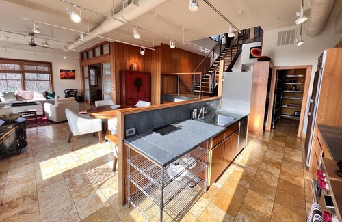 Martha Jefferson Apartment | Belmont Penthouse Apartment (30 Day Min)
