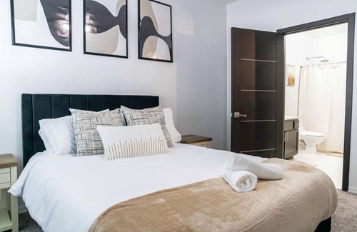 Henderson Apartment | Paradise Oasis Retreat 🎰 10 Min From Airport 15 Min From Las Vegas Strip!