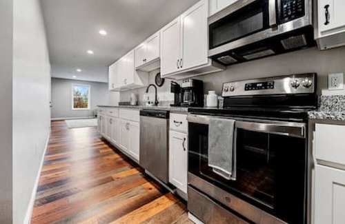 Gorham Apartment | Stylish 1BD Getaway | Wi-fi | Long Term Available