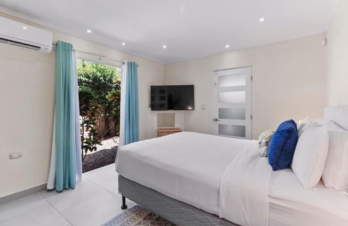 Boegoeroei Apartment | Hidden Hill Bungalows 1 by Bocobay