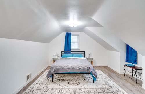 Milwaukee House | Milwaukee Home w/Fenced Yard: 9 Mi to Downtown!