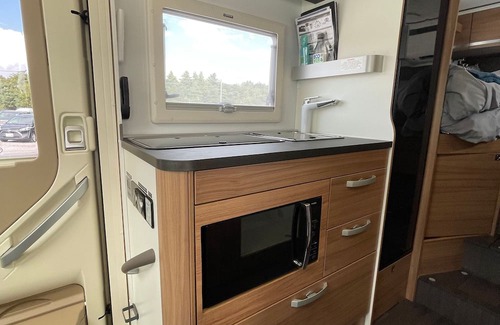 Kutchan House | Would you like to stay at NISEKO LUXURY MOTORHOME, You can see Mt.Yotei in front