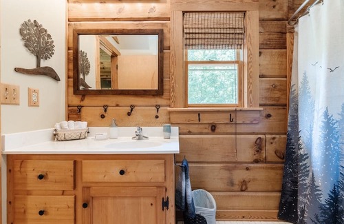 Greenville - Spartanburg Cabin | Neely Cabin Near DT Greenville | 3 Bed, 2 Bath