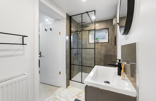 Moseley Apartment | Modern Cozy 1-Bedroom Flat | Prime Location in Moseley