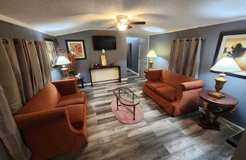 Raleigh House | 10 Bedroom Secluded Compound with abundant parking