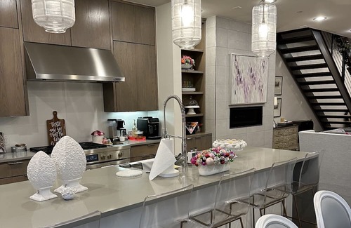 Park Cities House | Stunning Modern/Safe/Clean... 4 bed 4.5 bath 3700sq ft . Pool & game room.