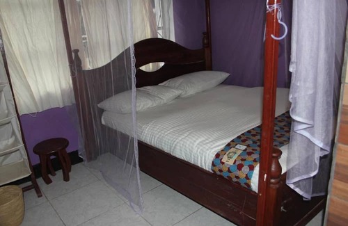 Musanze Bed & Breakfast | Amahoro Guest House - Single Room With Shower