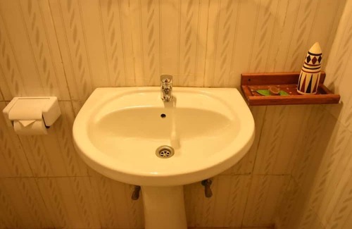 Musanze Bed & Breakfast | Amahoro Guest House - Single Room With Shower
