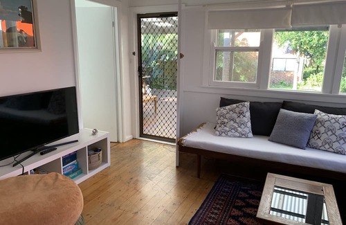 Budgewoi Cottage | Cute original 60’s Budgewoi beach house. 5 minute walk to beach & pet friendly!