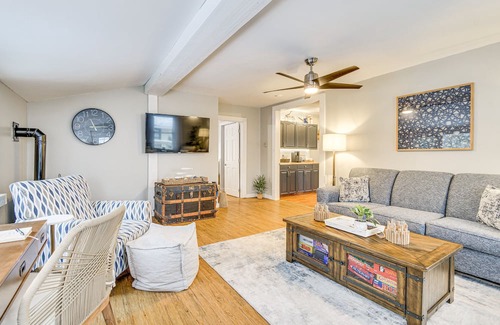 Wolcott Cottage | Cozy East Bay Cottage - Walk to Chimney Bluffs!