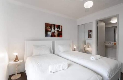 Kelvin Grove Apartment | KG2 Oasis Metro Retreat: 2B2B w Parking Walk to QUT