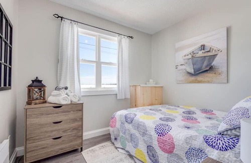 Alberton Cottage | Cozy Waterfront Hideaway: 3BD with Indoor Hot tub