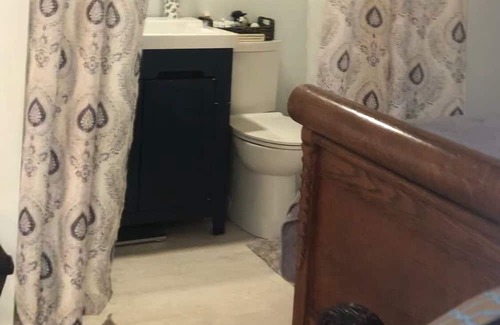 Liberty Cabin | CUTE AS A BUTTON TINY HOME for the single or couple wanting adventure!!