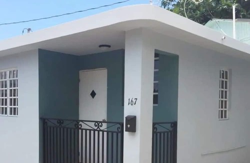 Aguadilla Pueblo House | Bienvenidos a Kasita! Close to the beach!