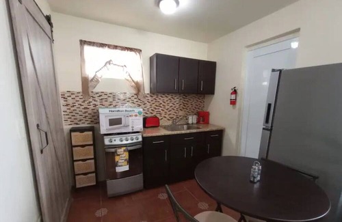 Aguadilla Pueblo House | Bienvenidos a Kasita! Close to the beach!