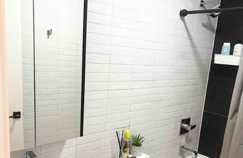 Orange Apartment | Cozy minimalist 2BR 2BA apt 30mins from NYC 15mins from airport & American Dream