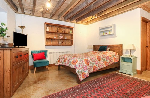 Sherborne Cottage | THE BRIDES ROOM, pet friendly in Sherborne