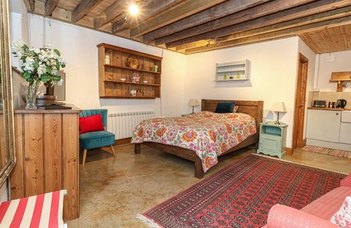 Sherborne Cottage | THE BRIDES ROOM, pet friendly in Sherborne