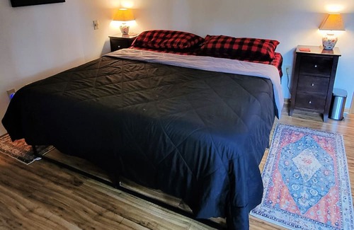 The Woods Ski Chalet | Chalet on 17th hole; Golf Resort; Hot tub & Pool Access; Pet Friendly!