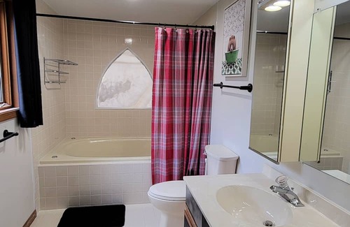The Woods Ski Chalet | Chalet on 17th hole; Golf Resort; Hot tub & Pool Access; Pet Friendly!