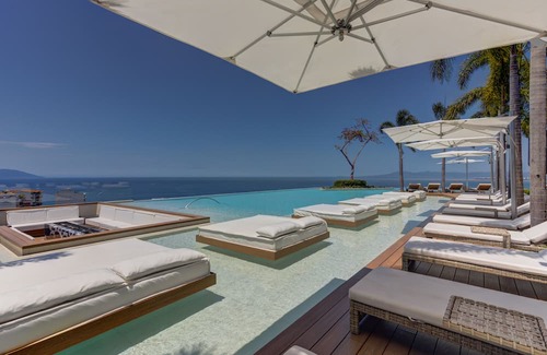 Emiliano Zapata Apartment | Spectacular Corner SohoPV w/th Ocean/Mountain View