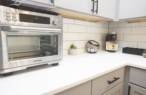 North Charlotte Apartment | New listing discount!! Brand new apartment in hip NoDa area. Amazing location!