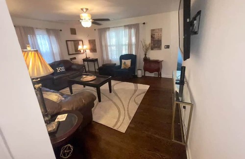 Rosedale House | Awesome Walkable Westwood area Quite Comfy Home!
