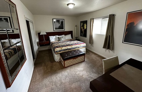 Crosstown Apartment | In-law Apartment with 2 king beds and private bath