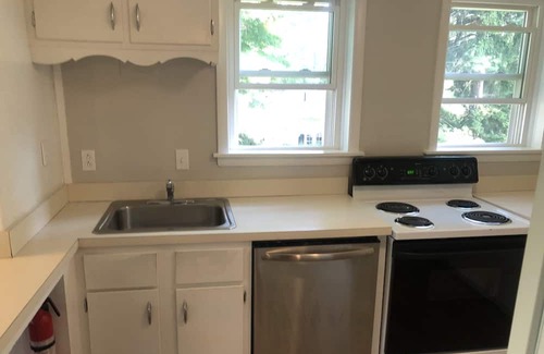Chardon Apartment | “Sojourn On South” Comfortable and Quiet 2 Bedroom Apartment