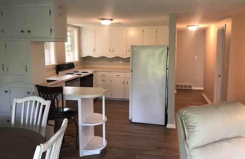 Chardon Apartment | “Sojourn On South” Comfortable and Quiet 2 Bedroom Apartment
